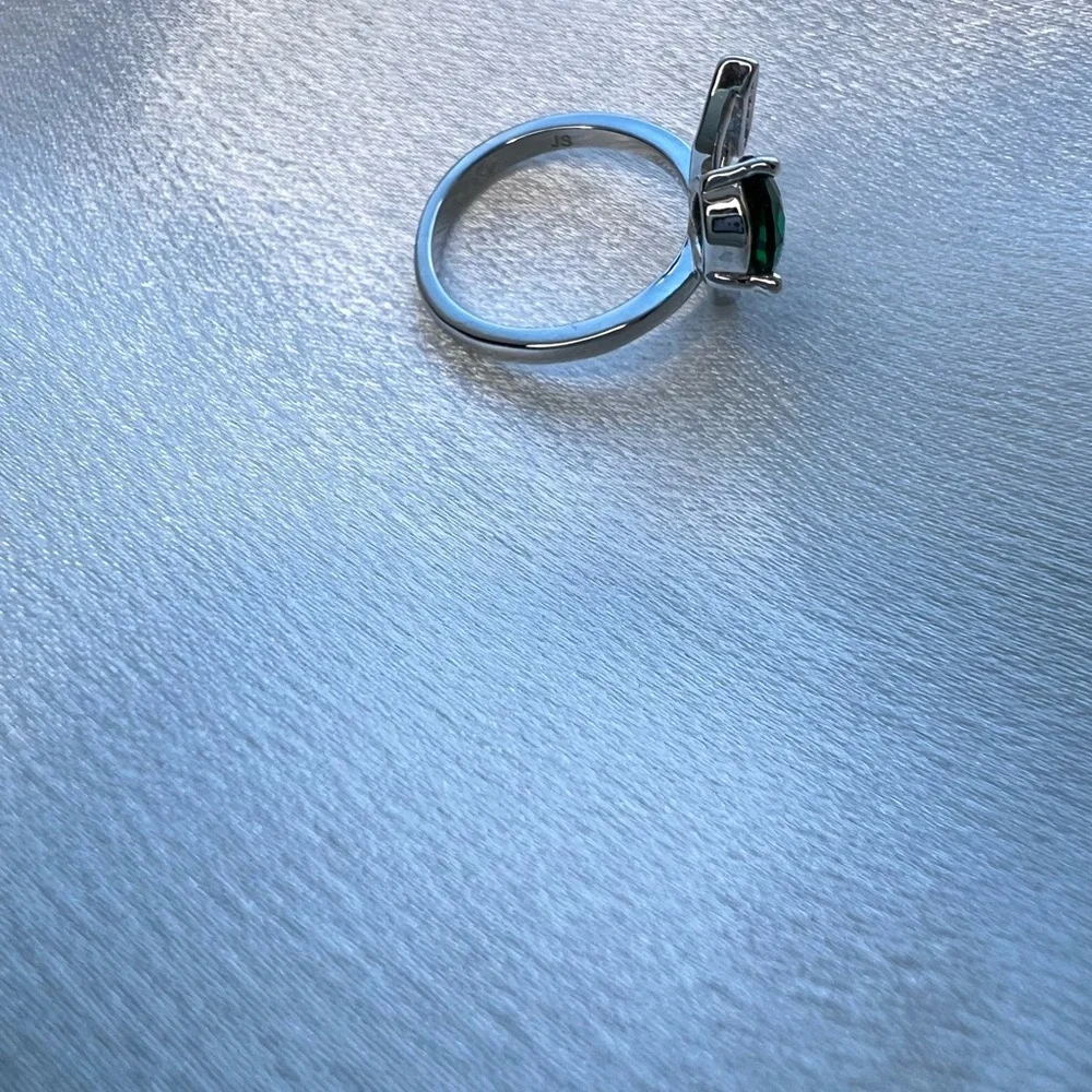 Emerald Green Bow Silver Ring Size 7
